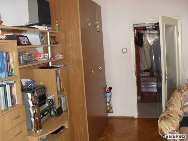 Sobstvenik prodava tristaen apartament v nachaloto na kvartal „Vuzrajdane“, grad Ruse, blok „Purva prolet“