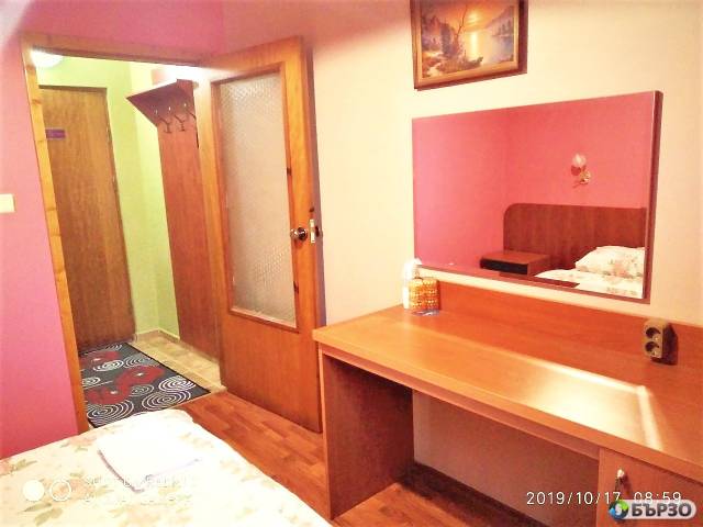 Единична стая за нощувки Варна с отделен вход, собствена баня/WC, климатик, TV, Wi-Fi