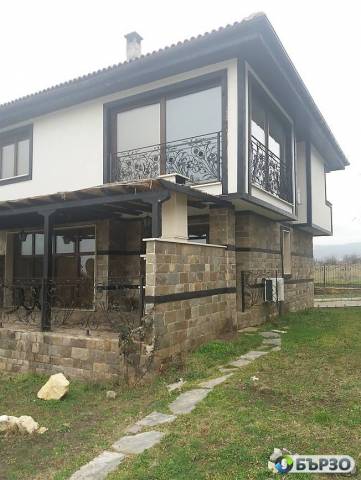 Вила в Кошарица в Чери гардън