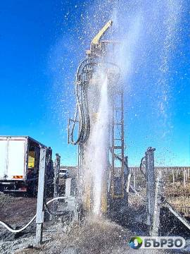 Сондажи за вода и...