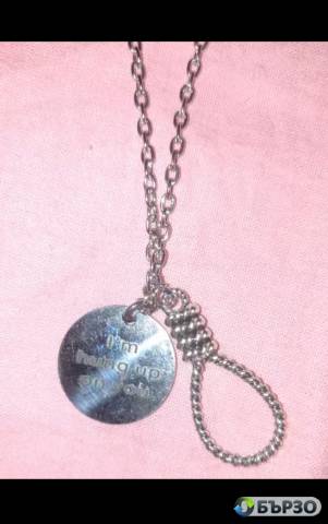 Lanets s 2 medaliona i graviran tekst